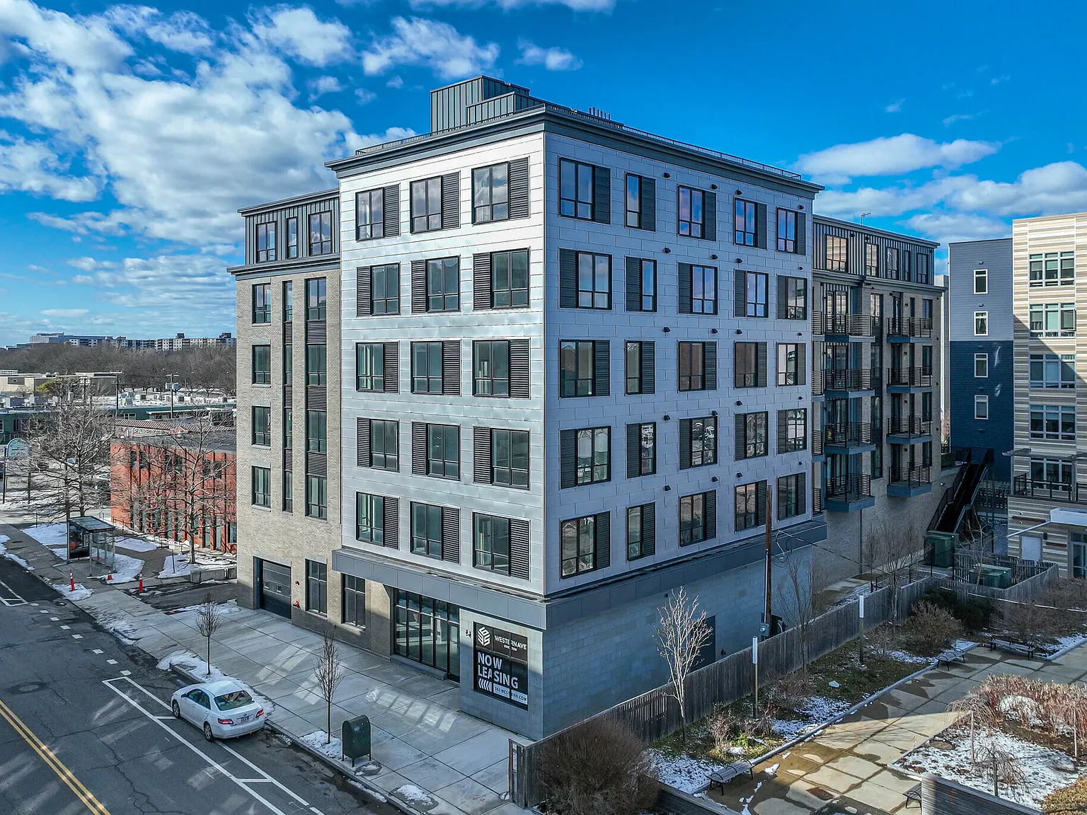 2 bed, 925 sqft, $4,300 — Photo 2