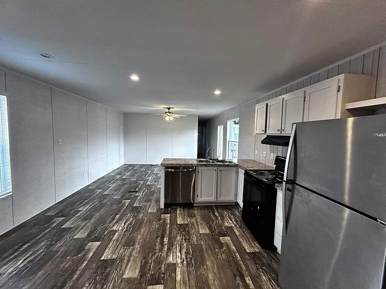 109 E Briar Dr — Photo 17