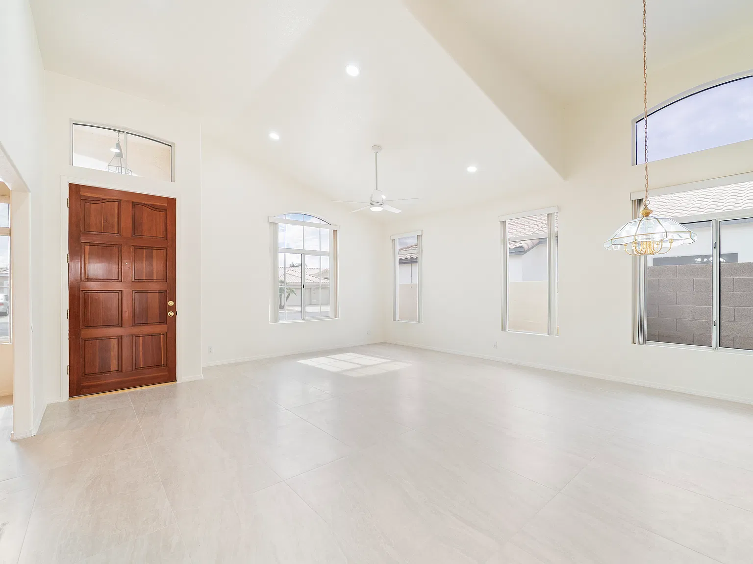 3 bed, 2126 sqft, $2,700 — Photo 1
