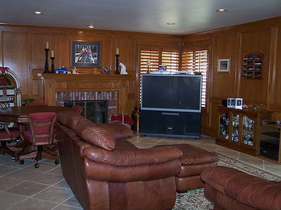 3rd image of 1364 King James Ct