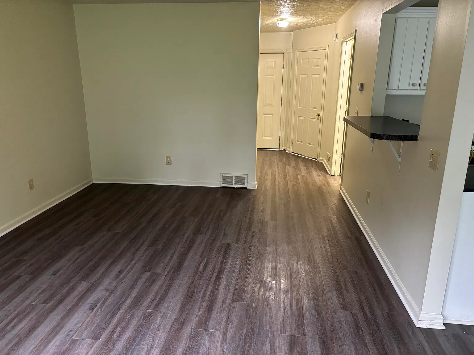 3 bed, 2.0 bath, 1360 sqft, $1,595 — Photo 3