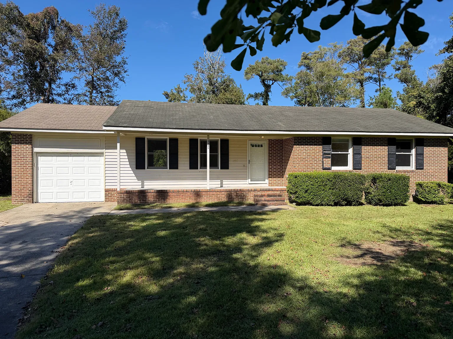 3 bed, 1318 sqft, $1,925 — Photo 1