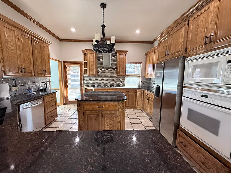 2724 Ashehollow Ln — Photo 7