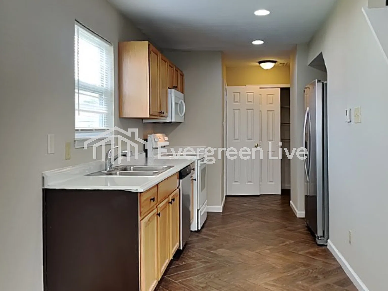 3 bed, 2.5 bath, 1453 sqft, $1,645 — Photo 4