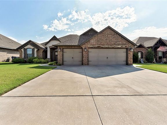 2nd image of 1290 Auburn Cir