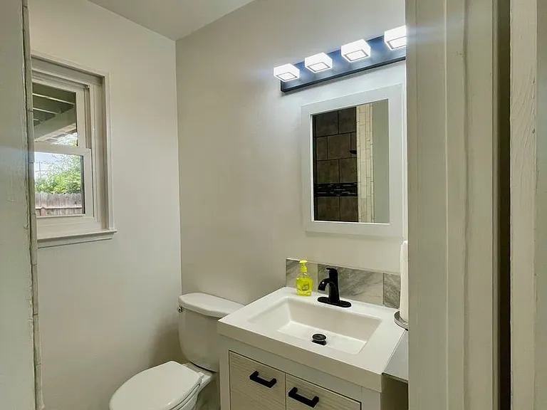 505 East Ave — Photo 11