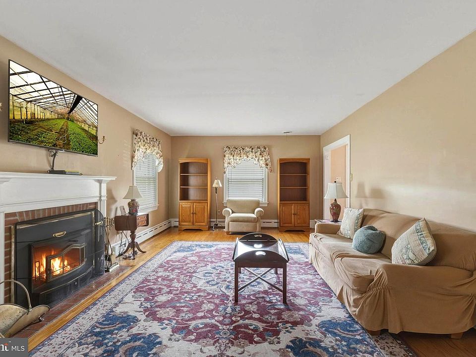 1st image of 42 Devon Rd