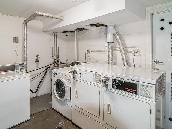 3rd image of 5122 S Cicero Ave #1NE