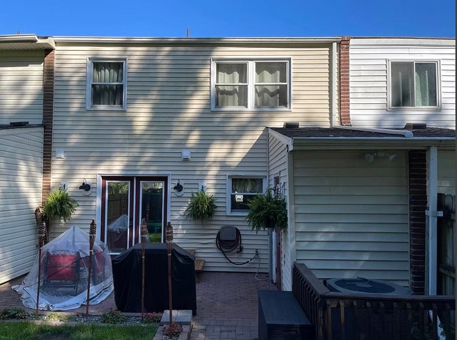 2nd image of 3203 Chesterton Ct
