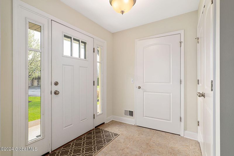 4th image of 8 Ariana Court