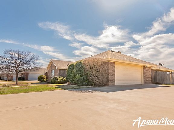 2nd image of 5923 Lyndhurst Dr