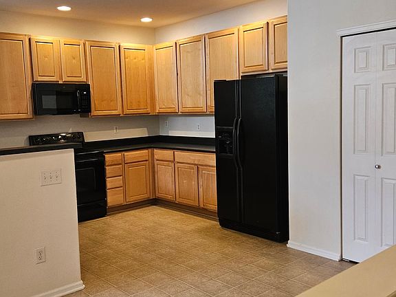 4th image of 2855 Rock Creek Cir Unit 289