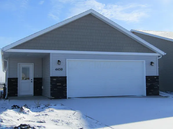 4450 19th St S, Moorhead, MN 56560