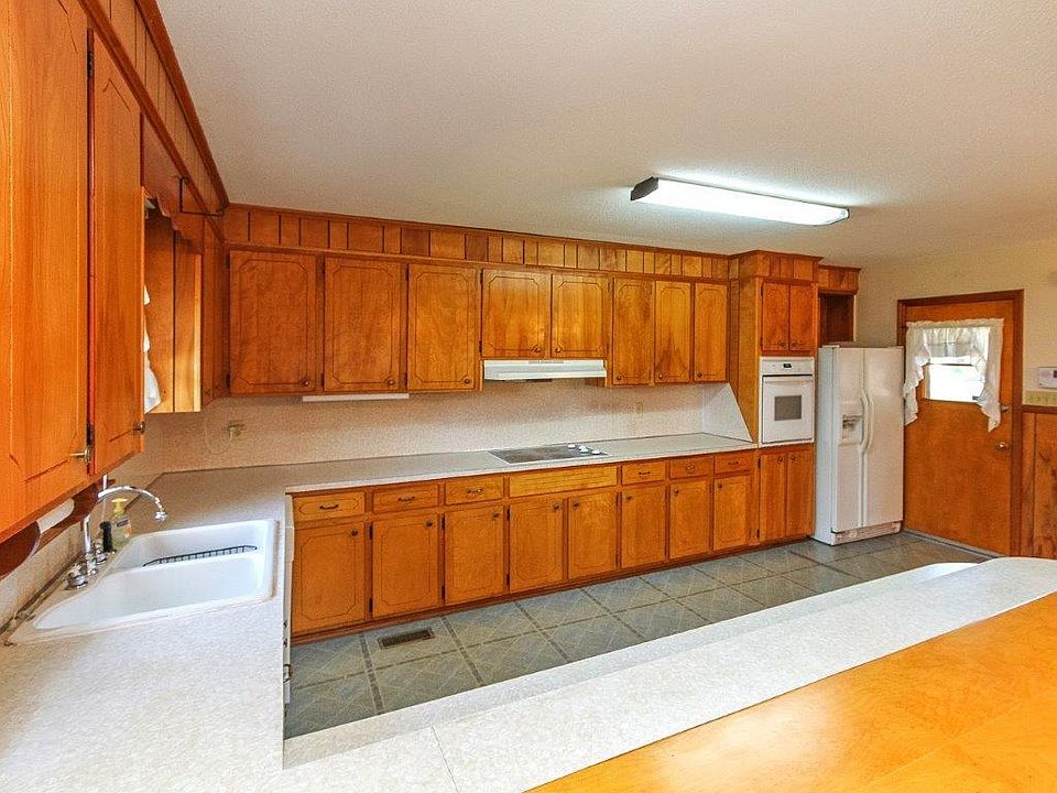 Kitchen i.s Huge, with 35 cabinet doors