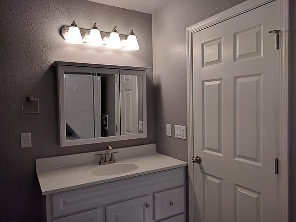 4th image of 7965 Tamarack Dr