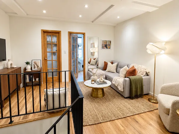 205 2nd Ave APT 1A, New York, NY 10003