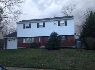 16 Greenway St, Hazlet, NJ 07730