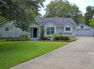 951 Lake View Dr, Montgomery, TX 77356