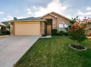 7061 Derbyshire Dr, Fort Worth, TX 76137