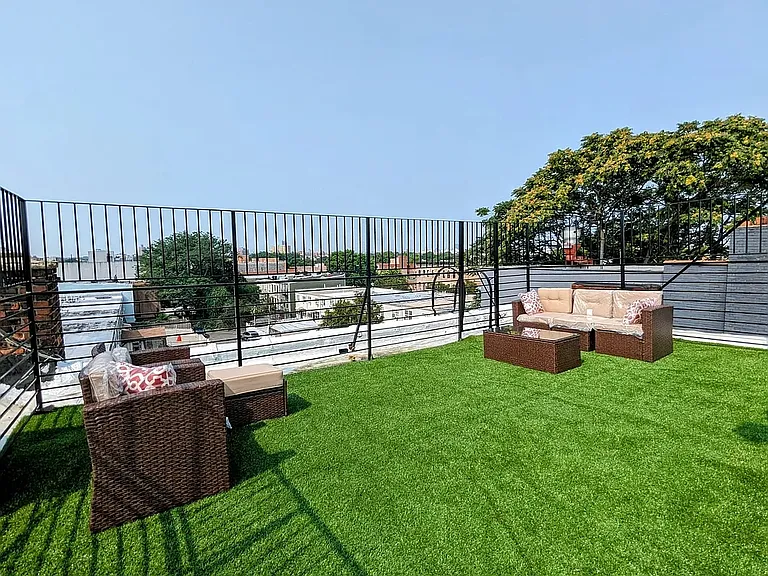 566 Wilson Ave #Penthouse 2 — Photo 6