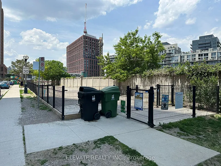 42 Western Battery Rd #706 — Photo 18
