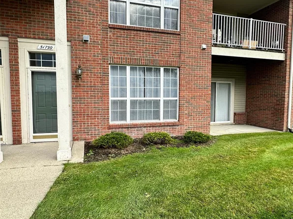 51799 Adler Park Dr W, Chesterfield, MI 48051