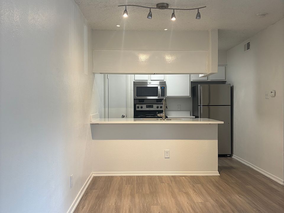 1-1 A3 630 SQ FT