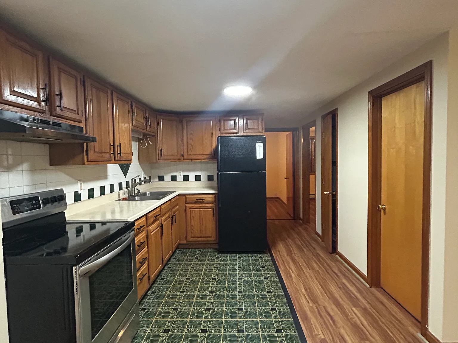 2 bed, 800 sqft, $1,600 — Photo 2