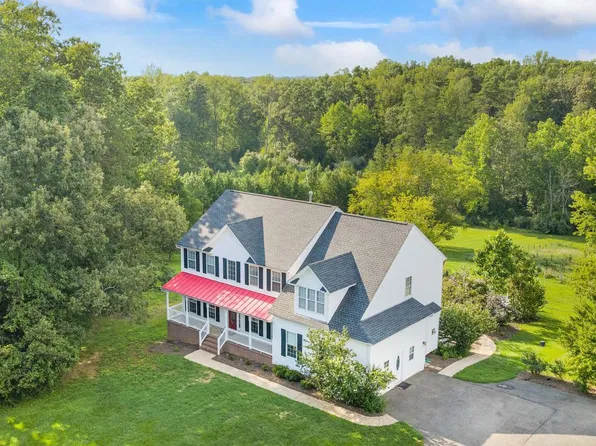 231 Crown Manor Dr, Stafford, VA 22556