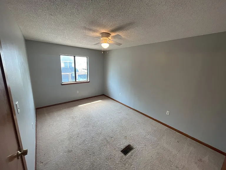 320 Olympia Ct — Photo 8