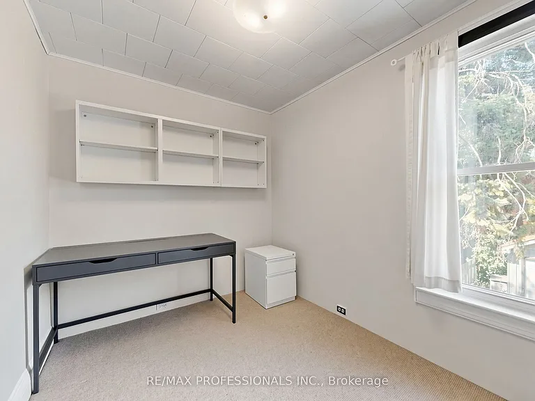 368 Howland Ave — Photo 27
