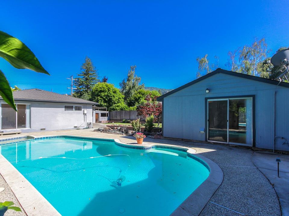 1st image of 16479 Shady View Ln