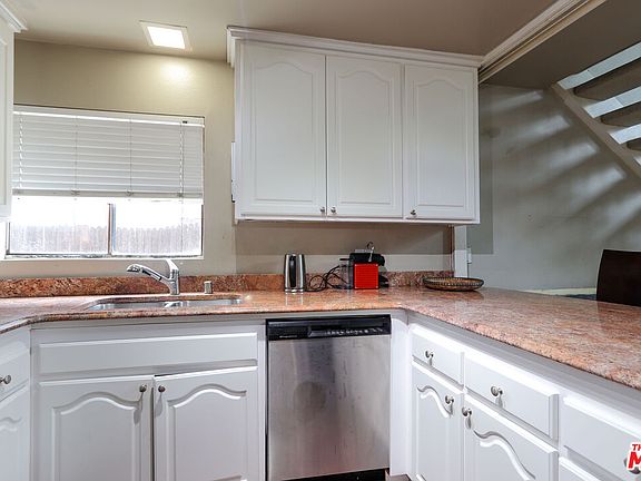 5th image of 11753 Mayfield Ave #7