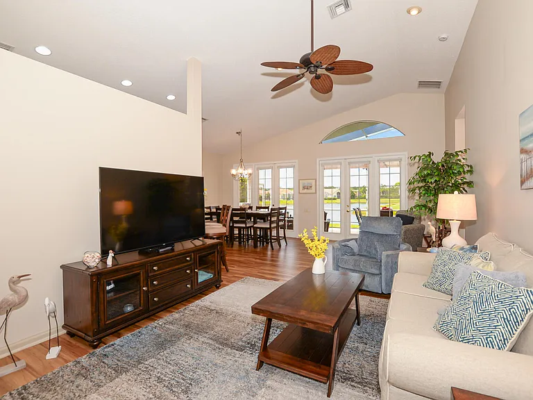 421 NW Sunview Way — Photo 8