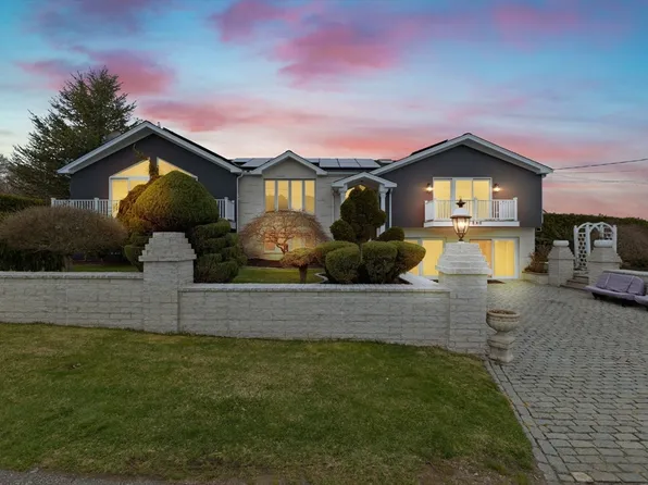 104 Randall Shea Dr, Swansea, MA 02777