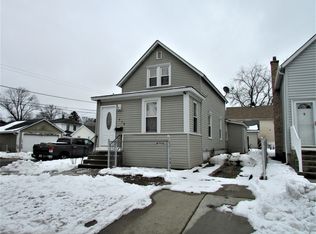 713 Chestnut St, Waukegan, IL 60085