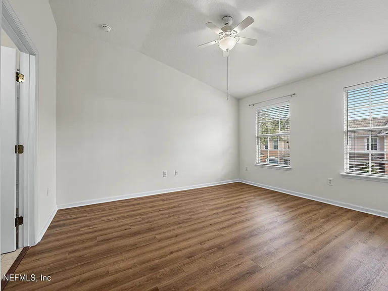 5973 Pavilion Dr — Photo 19