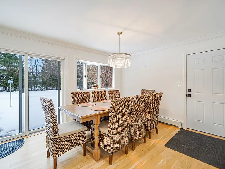 19 Pine Tree Ln — Photo 10