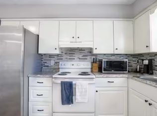 8517 W 78th St, Overland Park, KS 66204