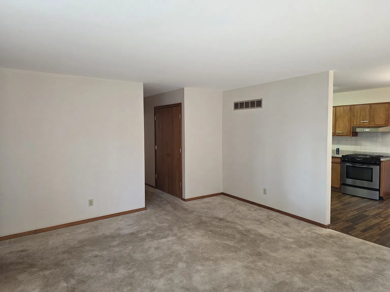 3 bed, 1040 sqft, $1,600 — Photo 4