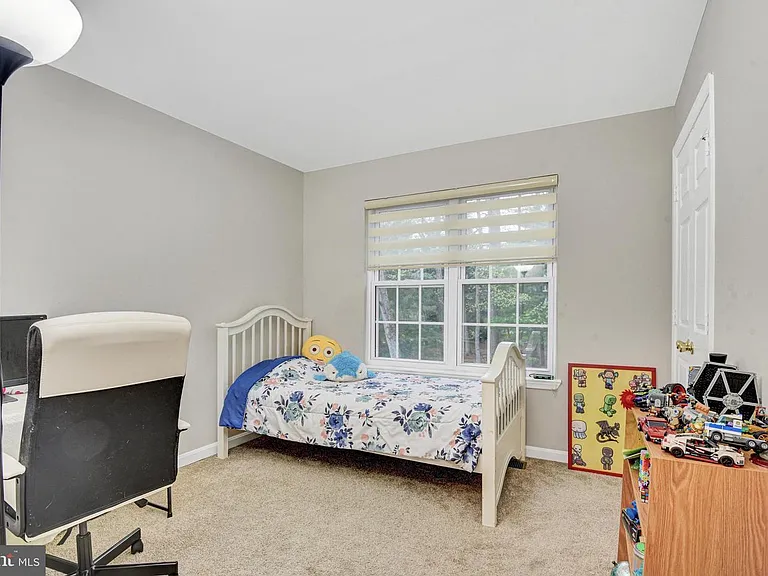 320 Kalorama Rd — Photo 17
