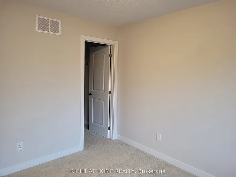 12 Focality Cres — Photo 23
