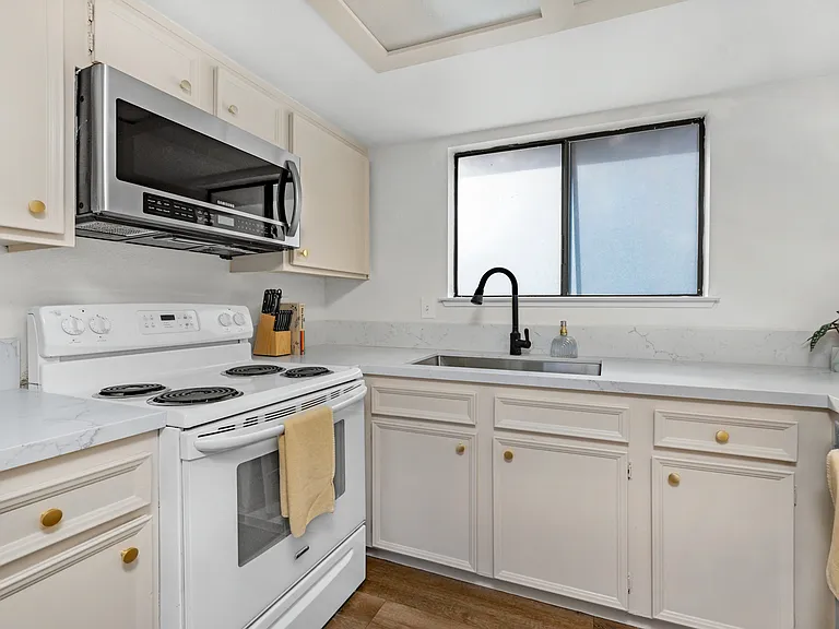 334 W Lexington Ave #103 — Photo 9