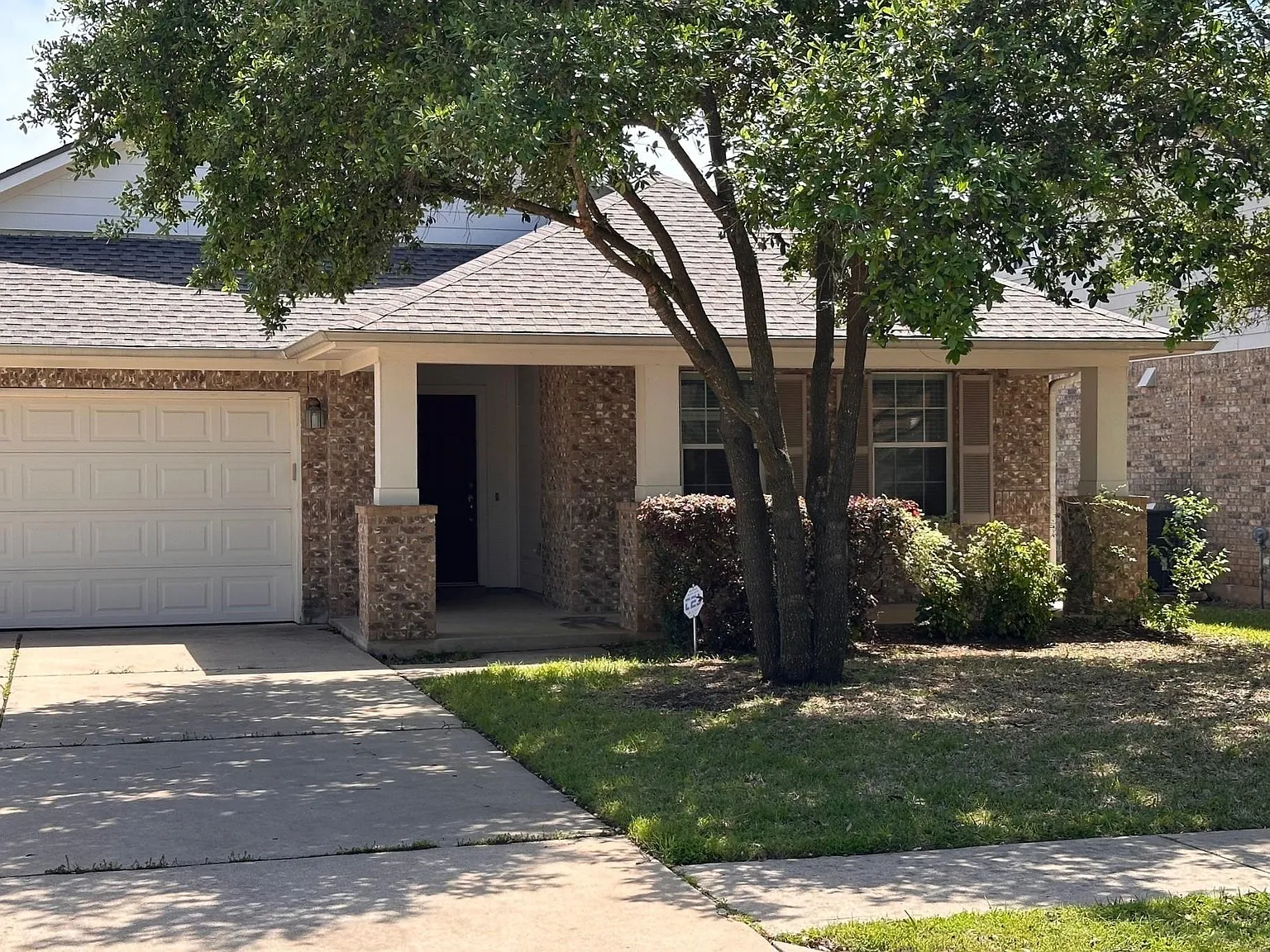 3 bed, 2.0 bath, 2278 sqft, $2,350 — Photo 2