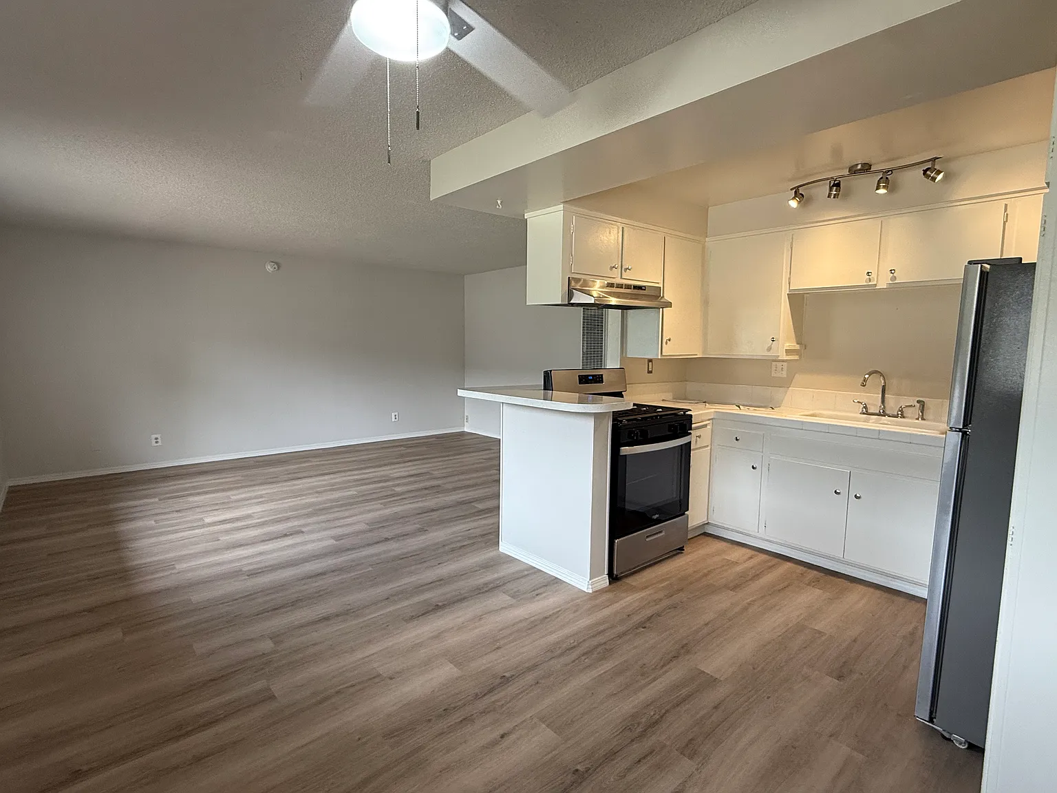 1021 E Cypress Ave — Photo 1