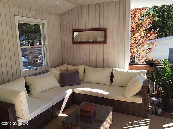 2nd floor apartment balcony