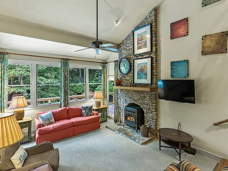 412 Dog Mountain Rd — Photo 10