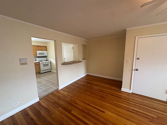 3rd image of 1528 N Harlem Ave #E