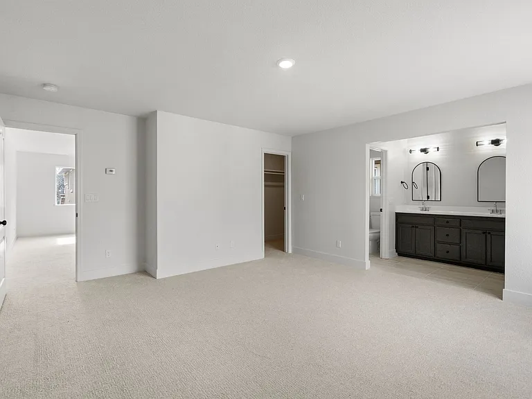527 Scudero Cir — Photo 24