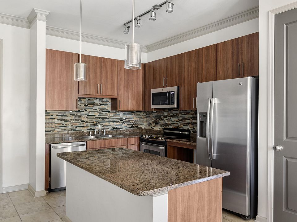 Explore this sleek kitchen, perfect for culinary enthusiasts and modern living.